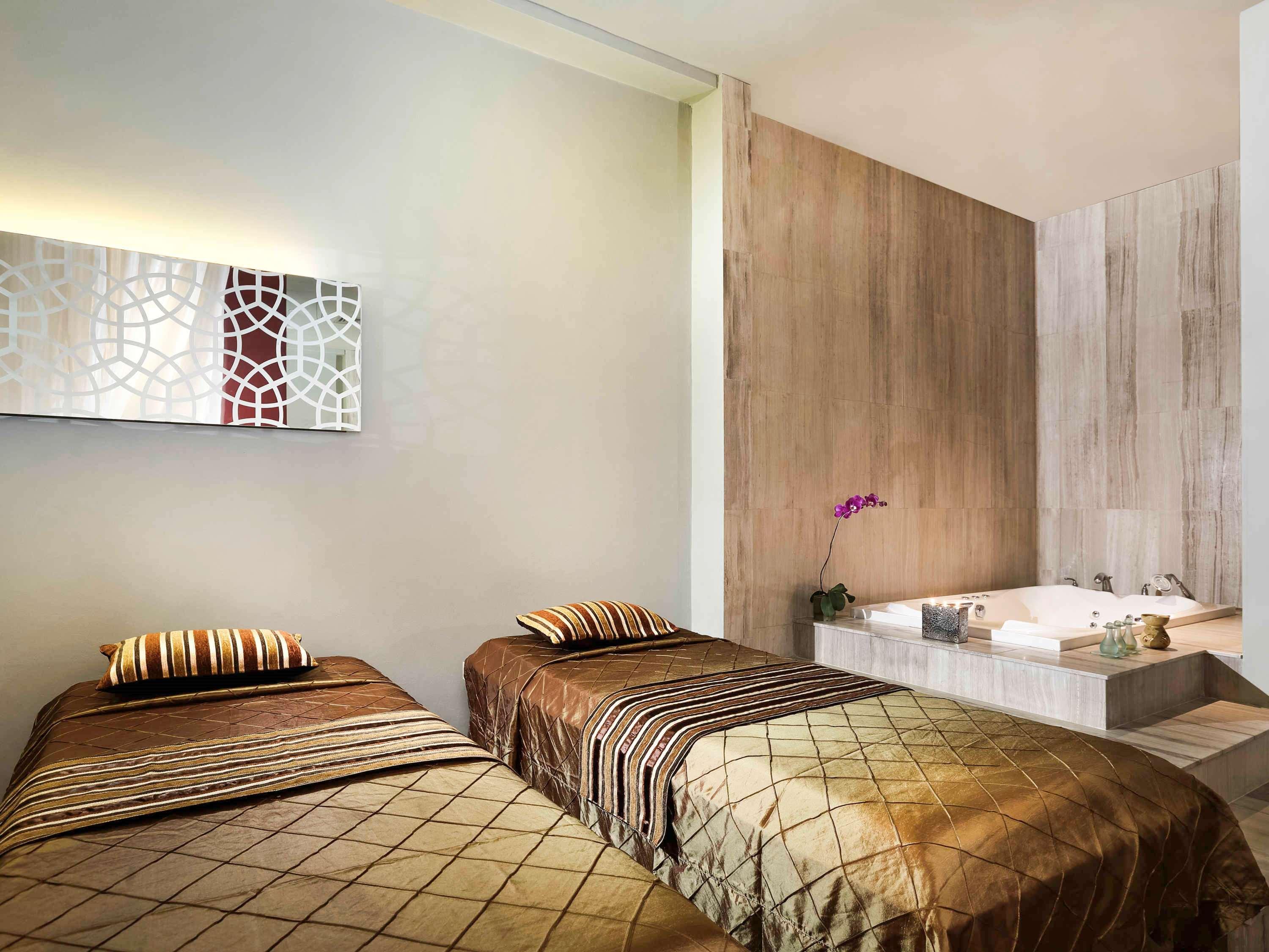 Novotel Jakarta Gajah Mada Ngoại thất bức ảnh