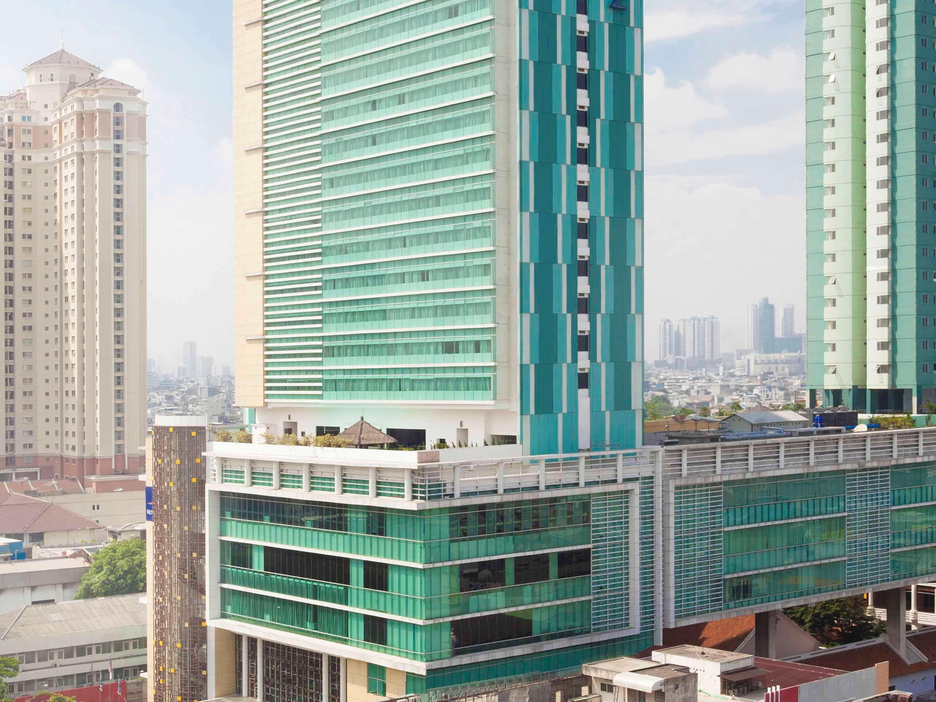 Novotel Jakarta Gajah Mada Ngoại thất bức ảnh