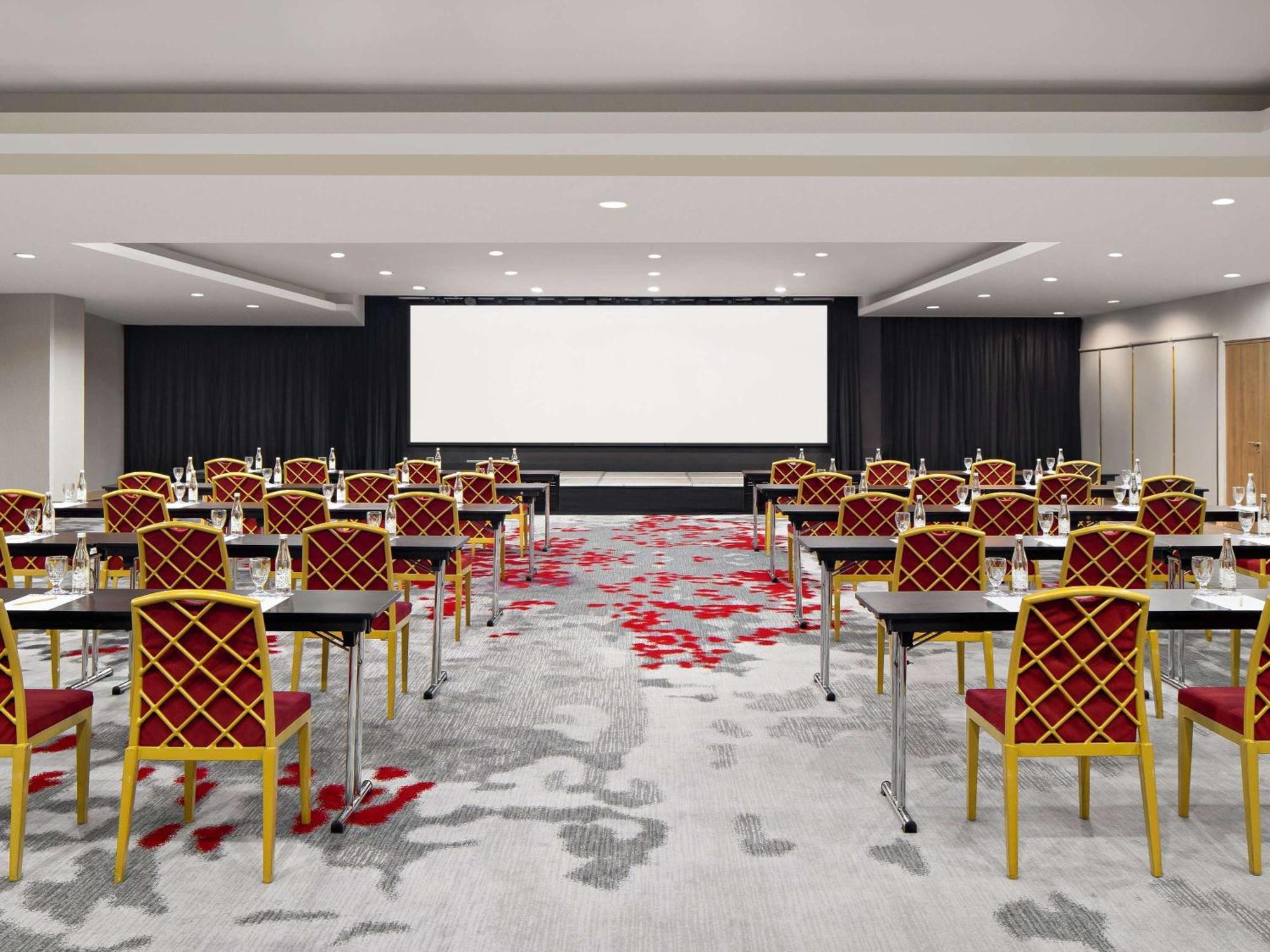 Novotel Jakarta Gajah Mada Ngoại thất bức ảnh