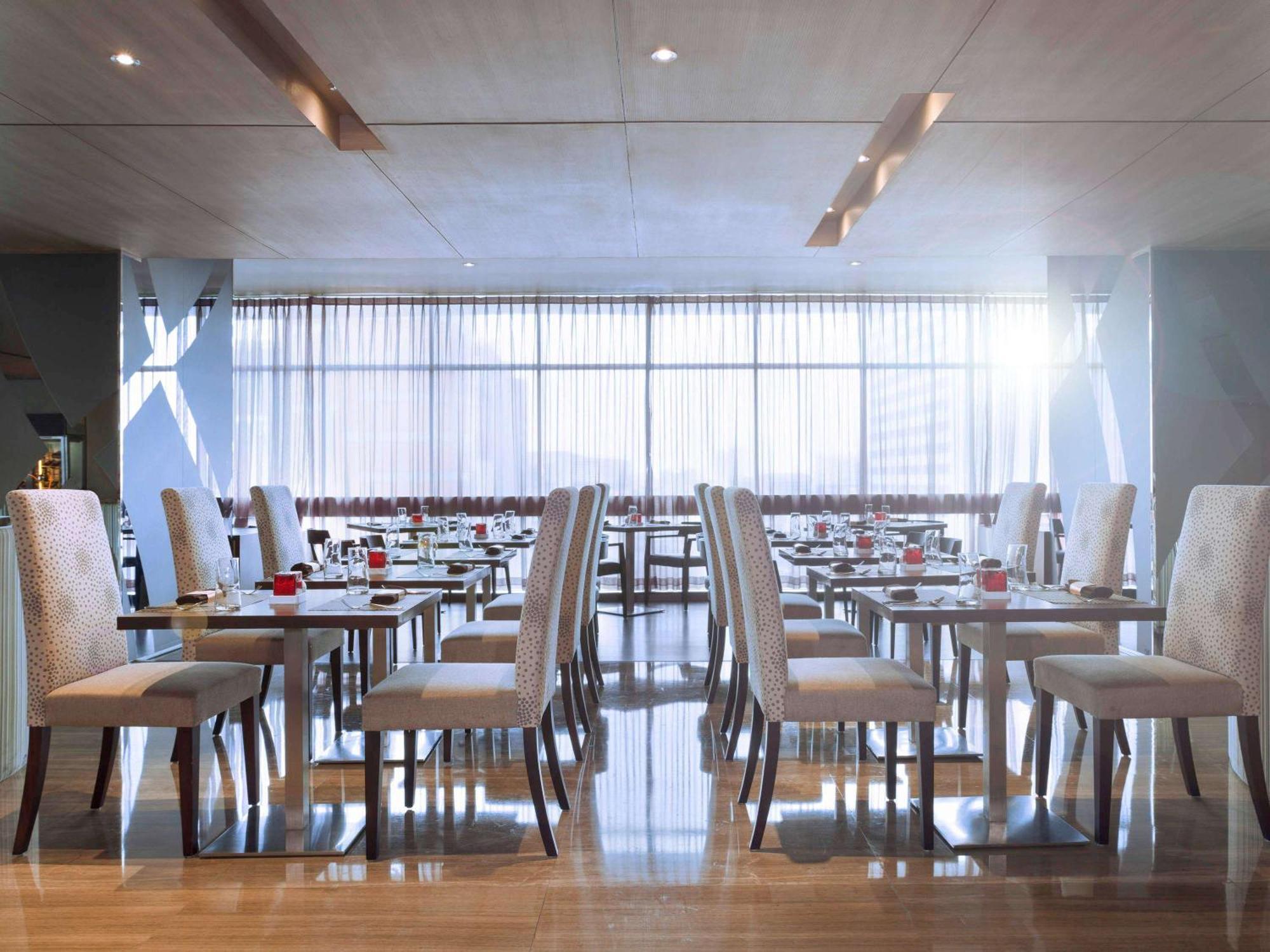 Novotel Jakarta Gajah Mada Ngoại thất bức ảnh