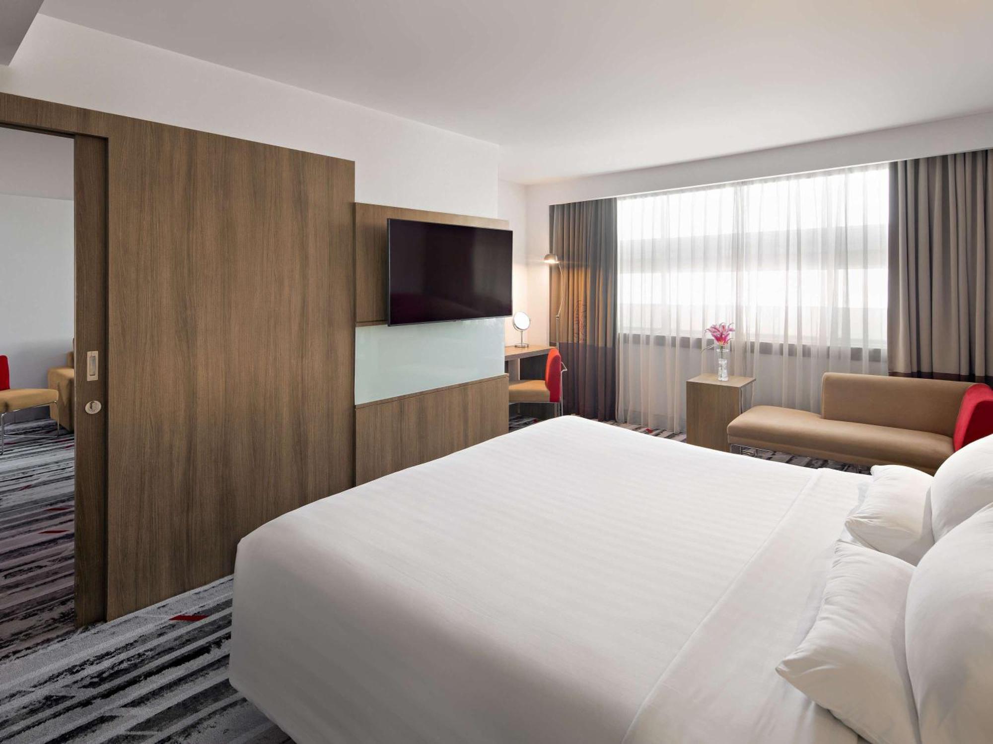 Novotel Jakarta Gajah Mada Ngoại thất bức ảnh